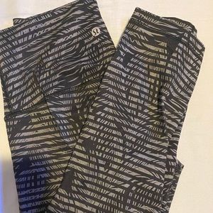 Lululemon crop leggings size 6.